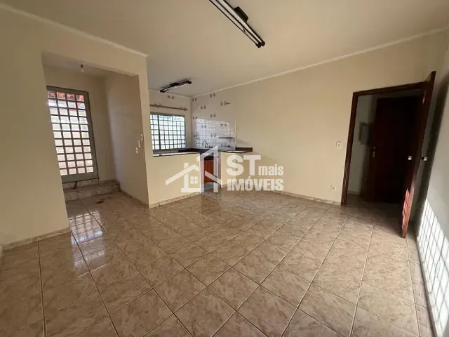 Casa com 400m² 4 quartos e 2 banheiros, para alugar, no bairro Centro em Andradas