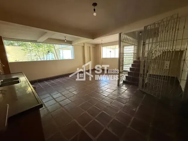 Casa com 400m² 4 quartos e 2 banheiros, para alugar, no bairro Centro em Andradas