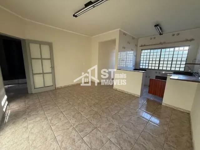 Casa com 400m² 4 quartos e 2 banheiros, para alugar, no bairro Centro em Andradas