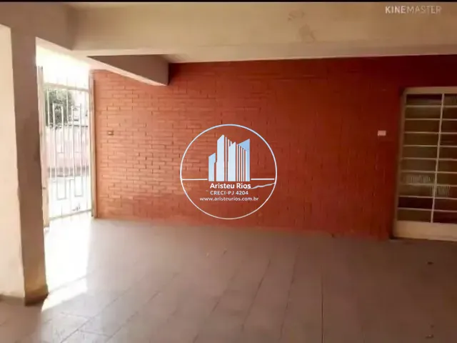Casa com 583m², à venda ou para alugar, no bairro Centro em Pouso Alegre