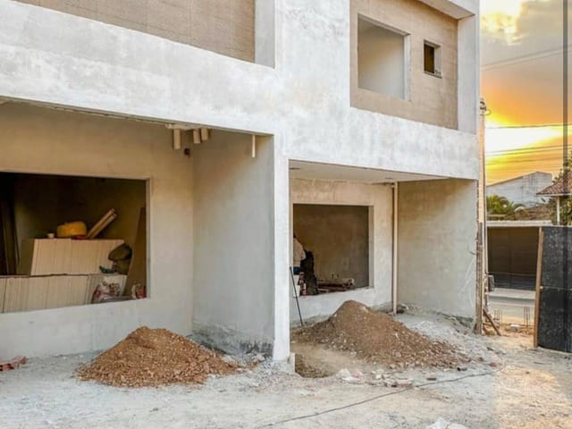 Casa 2 quartos e 3 banheiros, à venda, no bairro Cancela Preta em Macaé