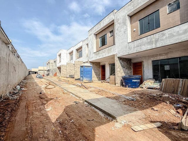 Casa 2 quartos e 3 banheiros, à venda, no bairro Cancela Preta em Macaé