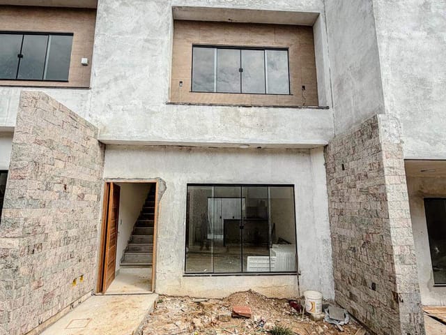 Casa 2 quartos e 3 banheiros, à venda, no bairro Cancela Preta em Macaé