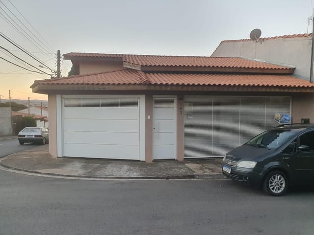 Casa com 121m² 3 quartos e 2 banheiros, à venda, no bairro Vila Batista em Bragança Paulista