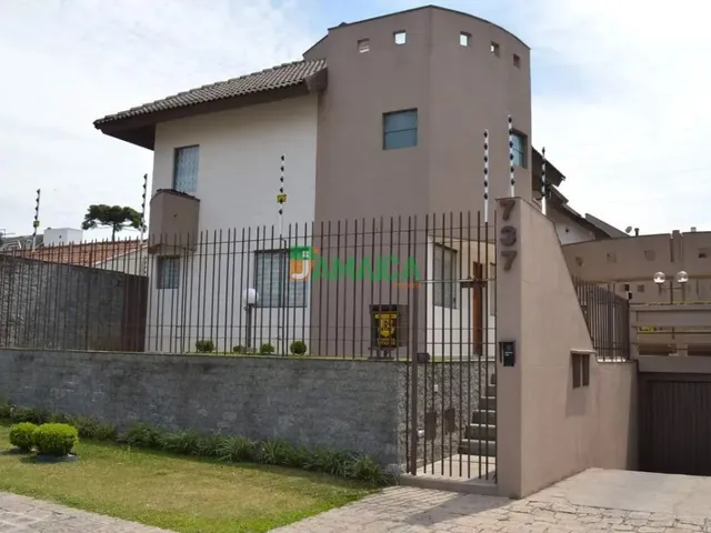 Casa 3 quartos e 4 banheiros, para alugar, no bairro Jardim das Américas em Curitiba