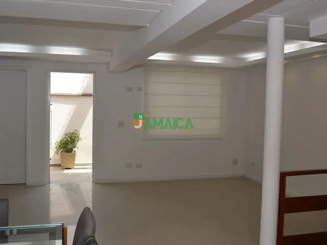 Casa 3 quartos e 4 banheiros, para alugar, no bairro Jardim das Américas em Curitiba