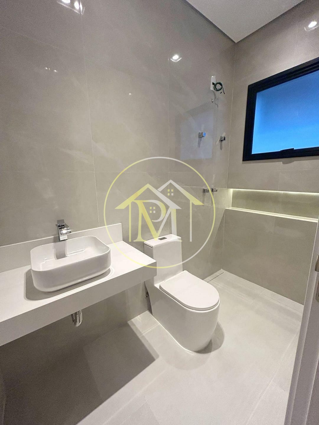 Casa à venda com 3 quartos, 170m² - Foto 2