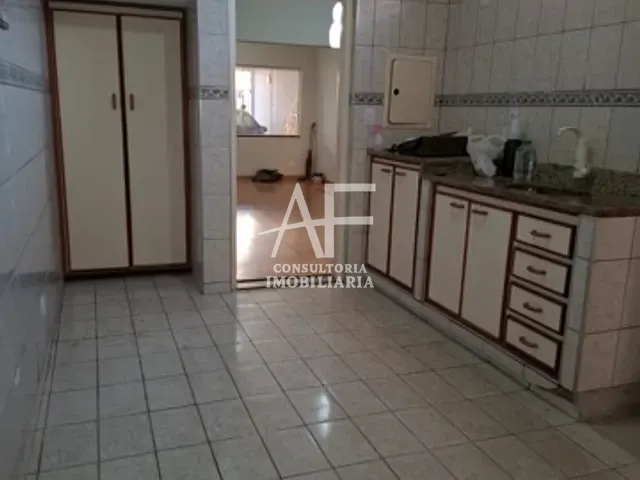 Casa 3 quartos e 2 banheiros, à venda ou para alugar, no bairro Vila Nossa Senhora das Graças em Taubaté