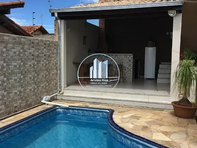 Casa com 300m² 3 quartos e 2 banheiros, à venda, no bairro Colinas de Santa Bárbara em Pouso Alegre