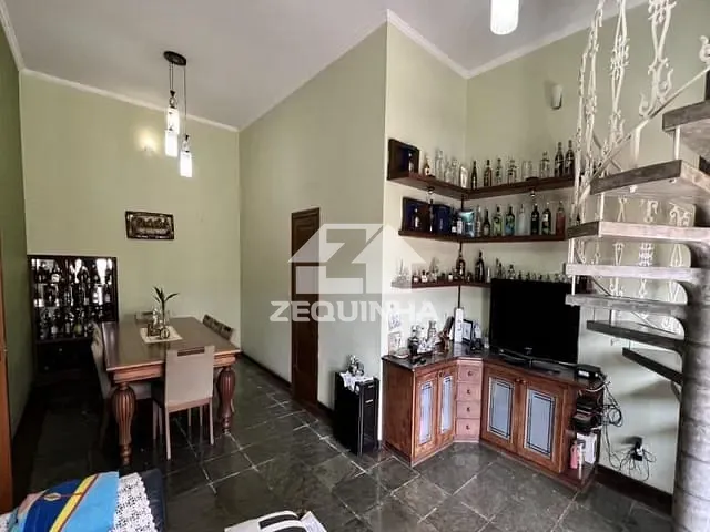 Casa com 300m² 5 quartos e 5 banheiros, à venda, no bairro Vila Campesina em Osasco