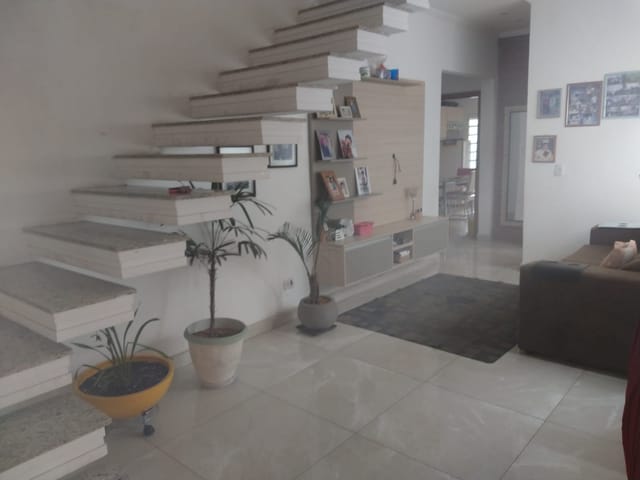 Casa com 300m² 5 quartos e 4 banheiros, à venda, no bairro São Benedito em Pindamonhangaba