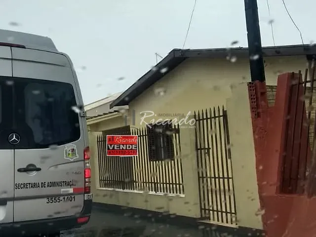 Casa com 300m² 3 quartos e 1 banheiro, à venda, no bairro Jardim Aeroporto em Arapongas
