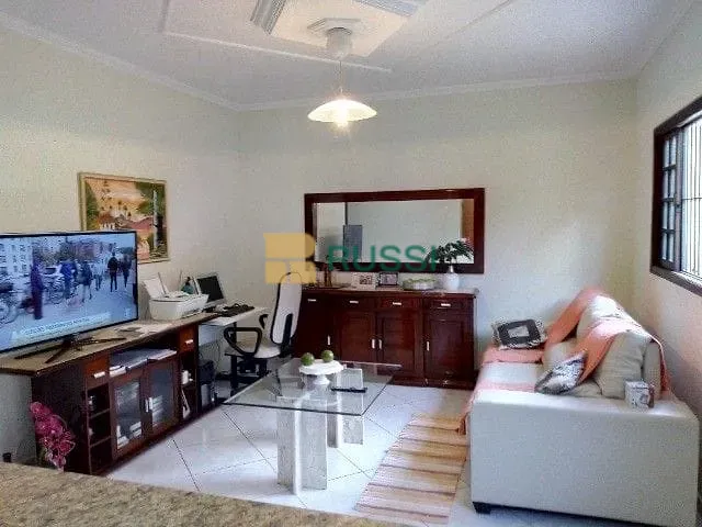 Casa com 300m² 4 quartos e 3 banheiros, à venda, no bairro Cidade Morumbi em São José dos Campos