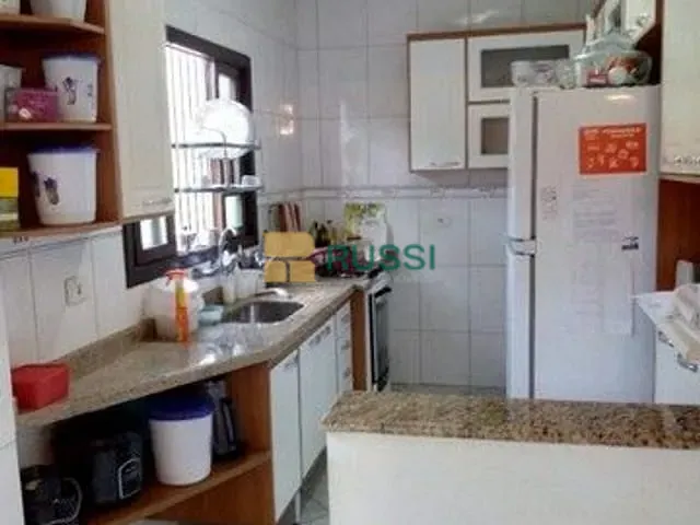 Casa com 300m² 4 quartos e 3 banheiros, à venda, no bairro Cidade Morumbi em São José dos Campos