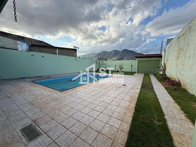 Casa com 300m² 1 quarto e 2 banheiros, à venda, no bairro Jardim Rio Branco em Andradas