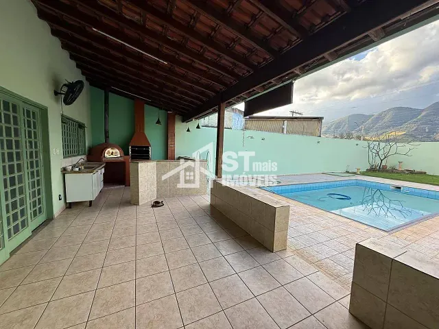Casa com 300m² 1 quarto e 2 banheiros, à venda, no bairro Jardim Rio Branco em Andradas