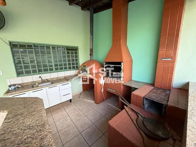 Casa com 300m² 1 quarto e 2 banheiros, à venda, no bairro Jardim Rio Branco em Andradas