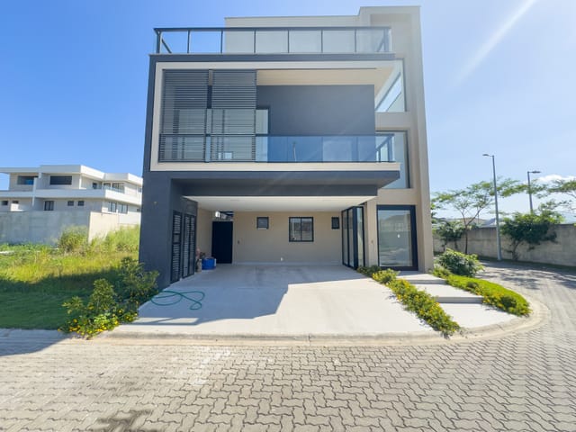 Casa com 388m² 4 quartos e 7 banheiros, à venda, no bairro Recreio dos Bandeirantes em Rio de Janeiro