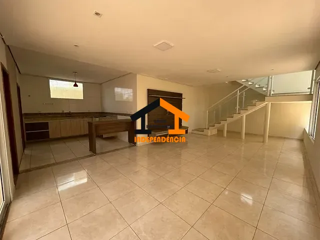 Casa com 300m² 3 quartos e 2 banheiros, à venda, no bairro Residencial Fazenda Serrinha em Itatiba
