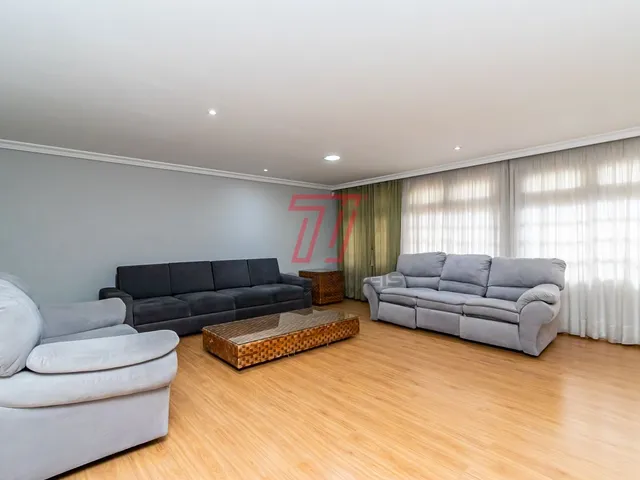 Casa com 445m² 4 quartos e 4 banheiros, para alugar, no bairro Portão em Curitiba