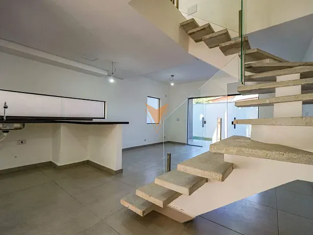 Casa 3 quartos e 3 banheiros, à venda, no bairro Granja Viana em Carapicuíba