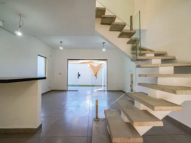 Casa 3 quartos e 3 banheiros, à venda, no bairro Granja Viana em Carapicuíba