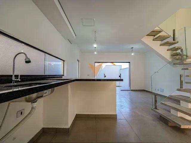 Casa 3 quartos e 3 banheiros, à venda, no bairro Granja Viana em Carapicuíba