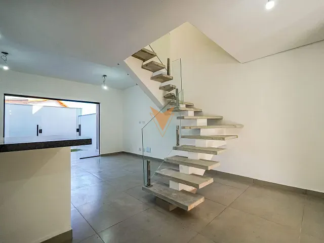 Casa 3 quartos e 3 banheiros, à venda, no bairro Granja Viana em Carapicuíba