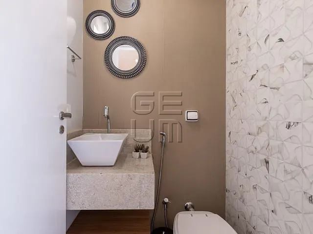 Casa com 300m² 3 quartos e 4 banheiros, à venda, no bairro Esperança em Londrina