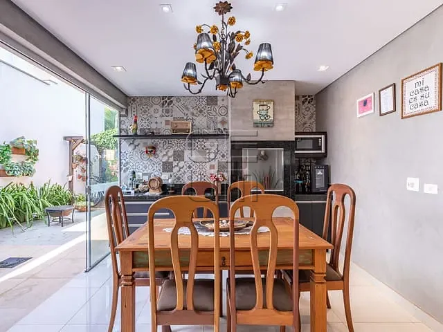 Casa com 300m² 3 quartos e 4 banheiros, à venda, no bairro Esperança em Londrina