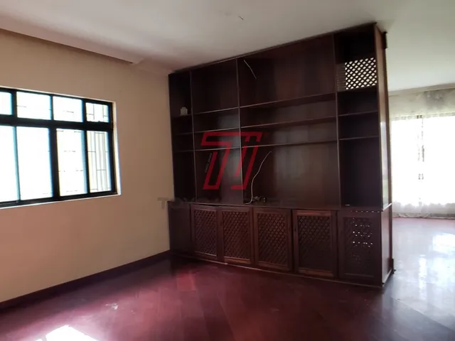 Casa com 516m² 3 quartos e 2 banheiros, à venda, no bairro Guaíra em Curitiba