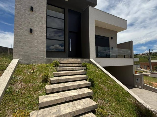 Casa com 193m² 3 quartos e 4 banheiros, à venda, no bairro Orfãs em Ponta Grossa