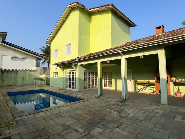 Casa com 529m² 3 quartos e 3 banheiros, à venda, no bairro Centro em Bertioga