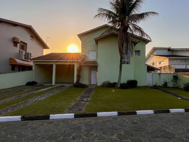 Casa com 529m² 3 quartos e 3 banheiros, à venda, no bairro Centro em Bertioga