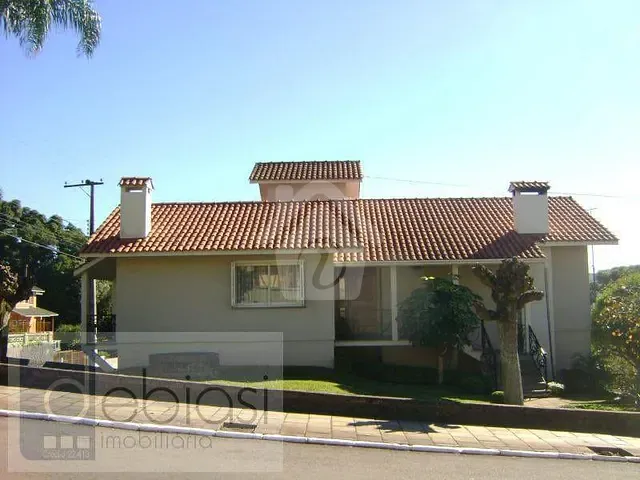 Casa 3 quartos e 2 banheiros, à venda, no bairro centro em Garibaldi