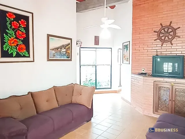 Casa com 324m² 3 quartos e 2 banheiros, à venda, no bairro Centro em Bertioga