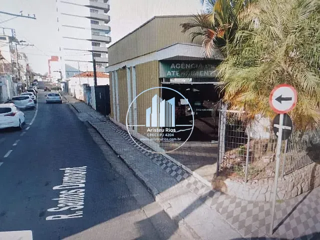 Casa com 300m² 2 quartos e 1 banheiro, à venda, no bairro Centro em Pouso Alegre