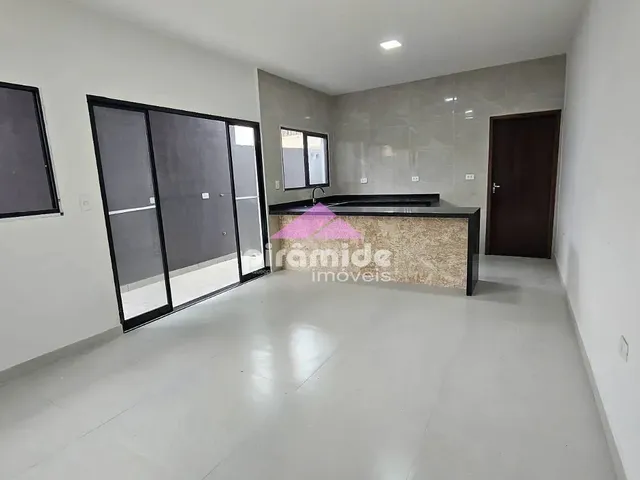 Casa com 138m² 2 quartos e 2 banheiros, à venda, no bairro Pontal de Santa Marina em Caraguatatuba