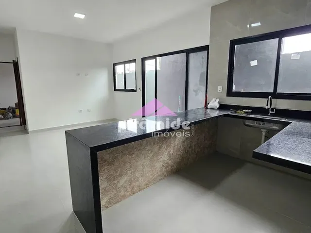 Casa com 138m² 2 quartos e 2 banheiros, à venda, no bairro Pontal de Santa Marina em Caraguatatuba