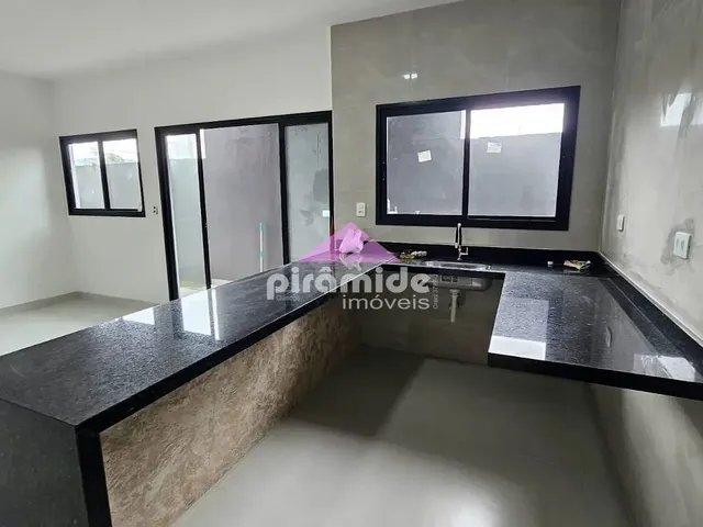 Casa com 138m² 2 quartos e 2 banheiros, à venda, no bairro Pontal de Santa Marina em Caraguatatuba