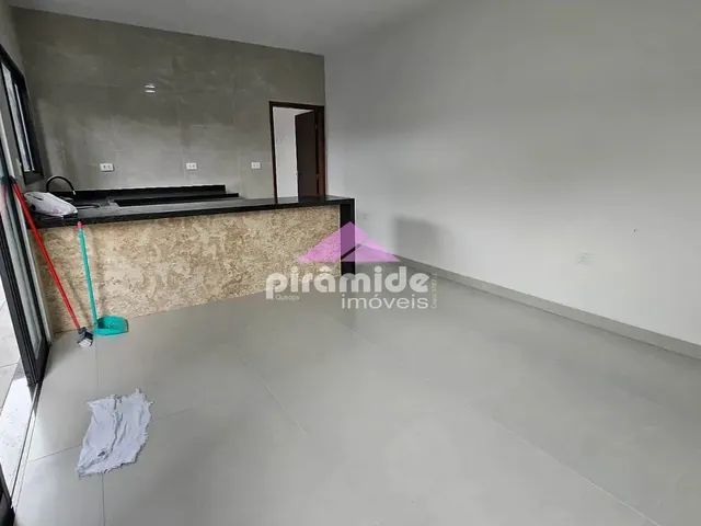 Casa com 138m² 2 quartos e 2 banheiros, à venda, no bairro Pontal de Santa Marina em Caraguatatuba