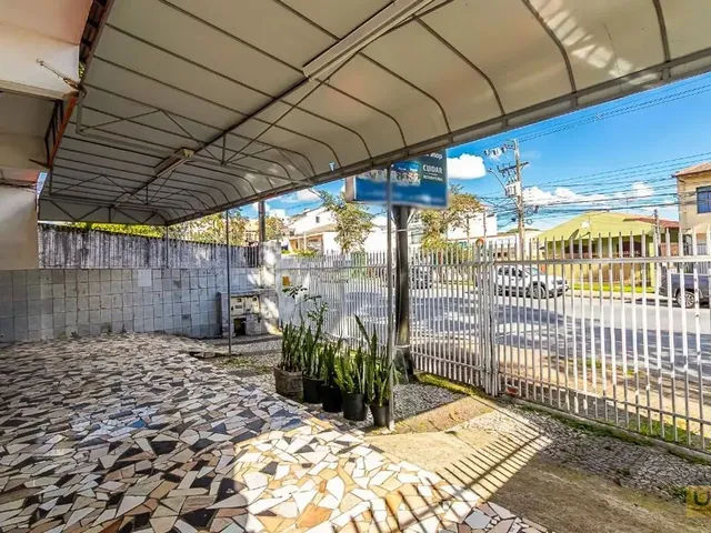 Casa com 338m² 4 quartos e 5 banheiros, à venda ou para alugar, no bairro Portão em Curitiba