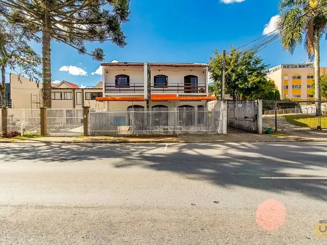 Casa com 338m² 4 quartos e 5 banheiros, à venda ou para alugar, no bairro Portão em Curitiba