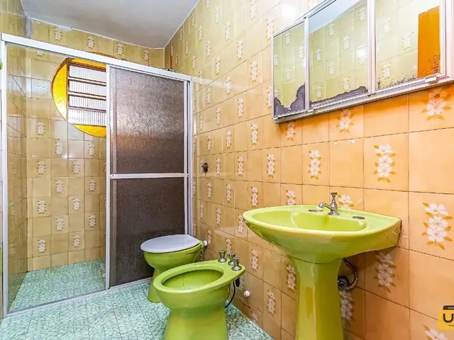 Casa com 338m² 4 quartos e 5 banheiros, à venda ou para alugar, no bairro Portão em Curitiba