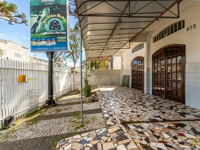 Casa com 338m² 4 quartos e 5 banheiros, à venda ou para alugar, no bairro Portão em Curitiba