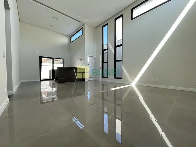 Casa com 307m² 3 quartos e 3 banheiros, à venda, no bairro Jardim Jacinto em Jacareí