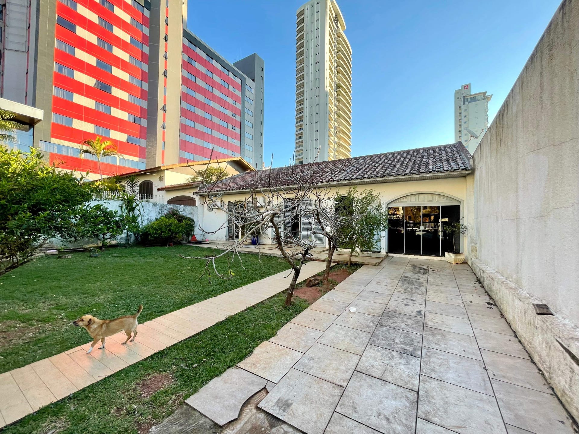 Casa para alugar com 3 dormitórios, 1 banheiro e 200m² de área privativa no bairro Centro