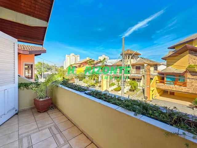 Casa com 390m² 4 quartos e 4 banheiros, à venda, no bairro Urbanova em São José dos Campos