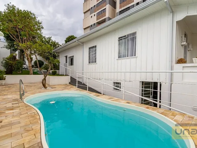 Casa com 488m² 4 quartos e 3 banheiros, para alugar, no bairro Guabirotuba em Curitiba
