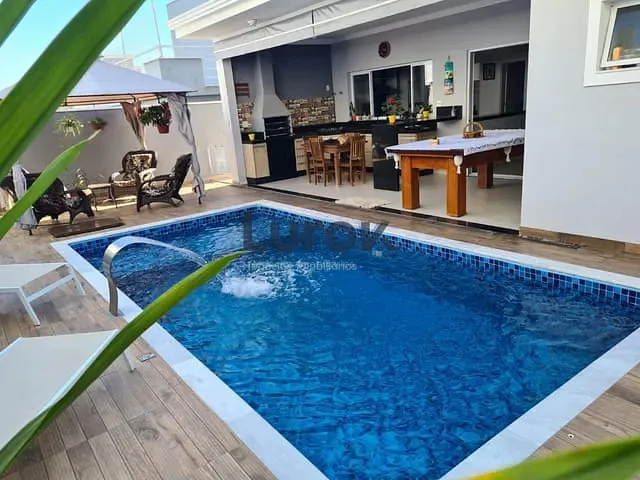 Casa com 300m² 3 quartos e 5 banheiros, à venda, no bairro Pinheiro em Valinhos